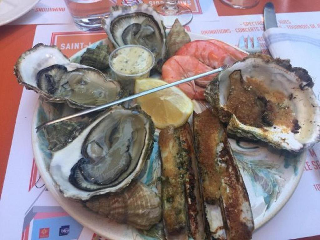 Les Poissons Lägenhet Sète Exteriör bild